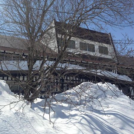 Ski-In, Ski-Out Iwatake Apartments Hakuba Buitenkant foto