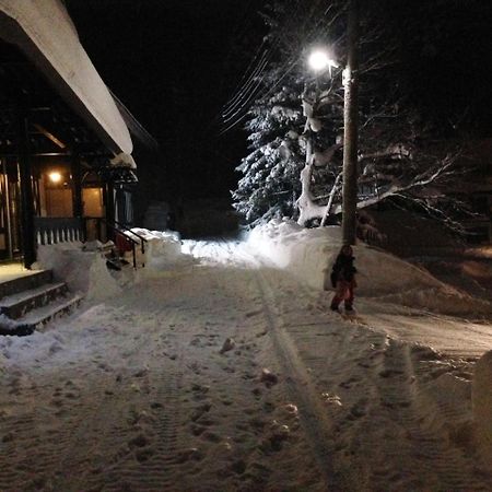 Ski-In, Ski-Out Iwatake Apartments Hakuba Buitenkant foto