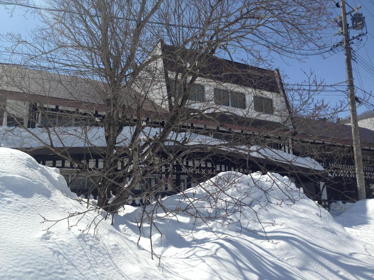 Ski-In, Ski-Out Iwatake Apartments Hakuba Buitenkant foto